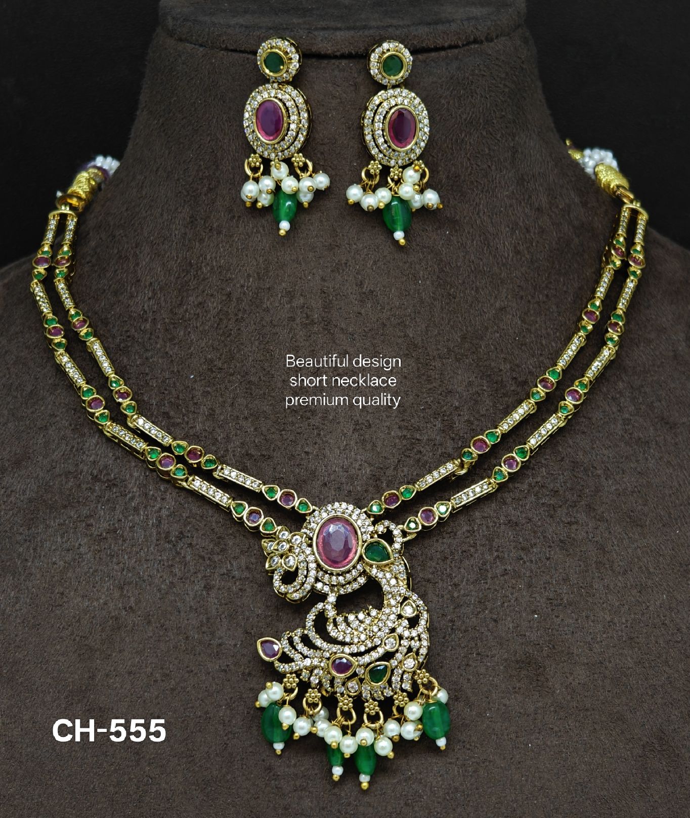 Beautiful design short necklace